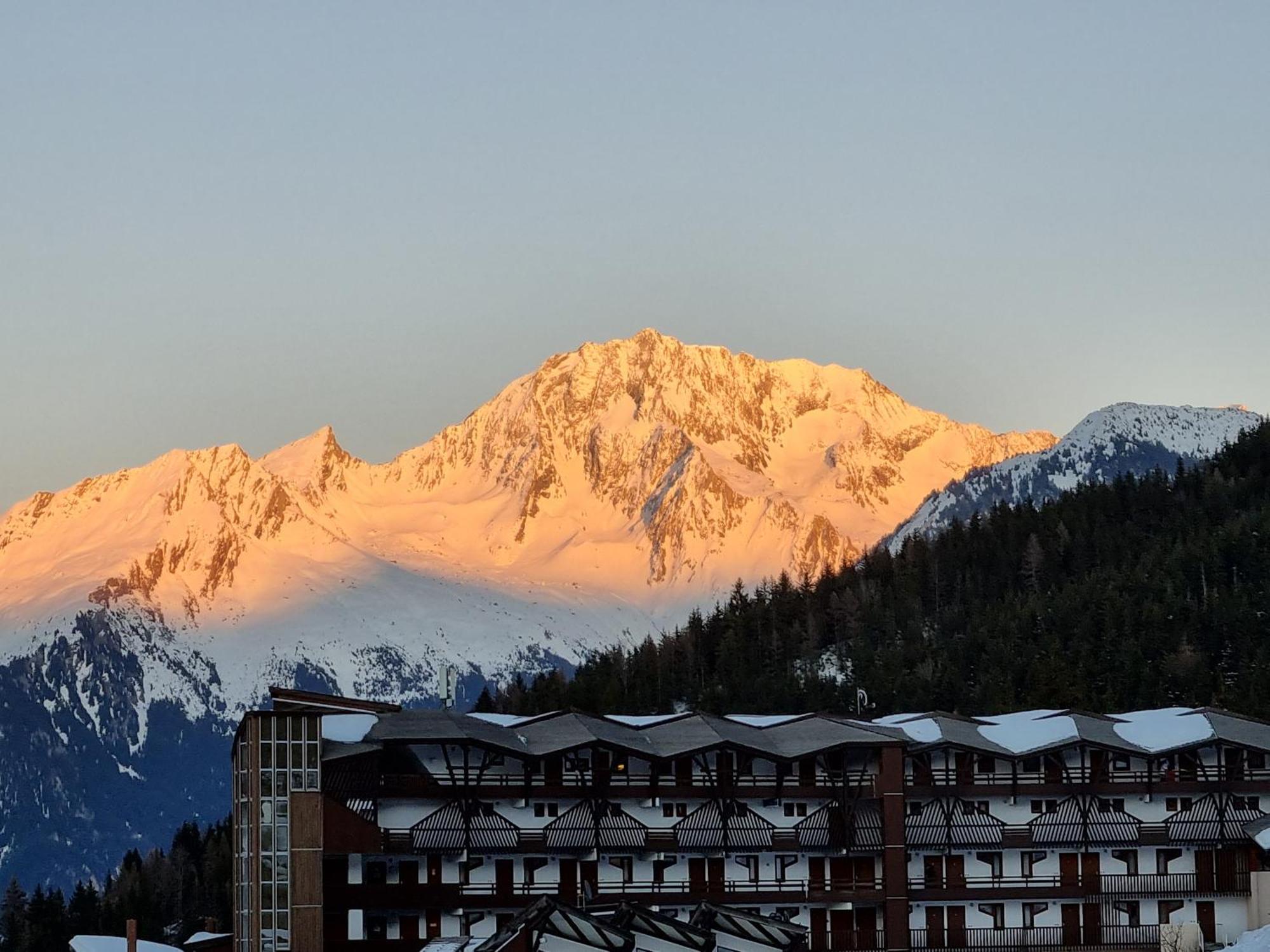 La Tania Kalinka Duplex Apartment ภายนอก รูปภาพ